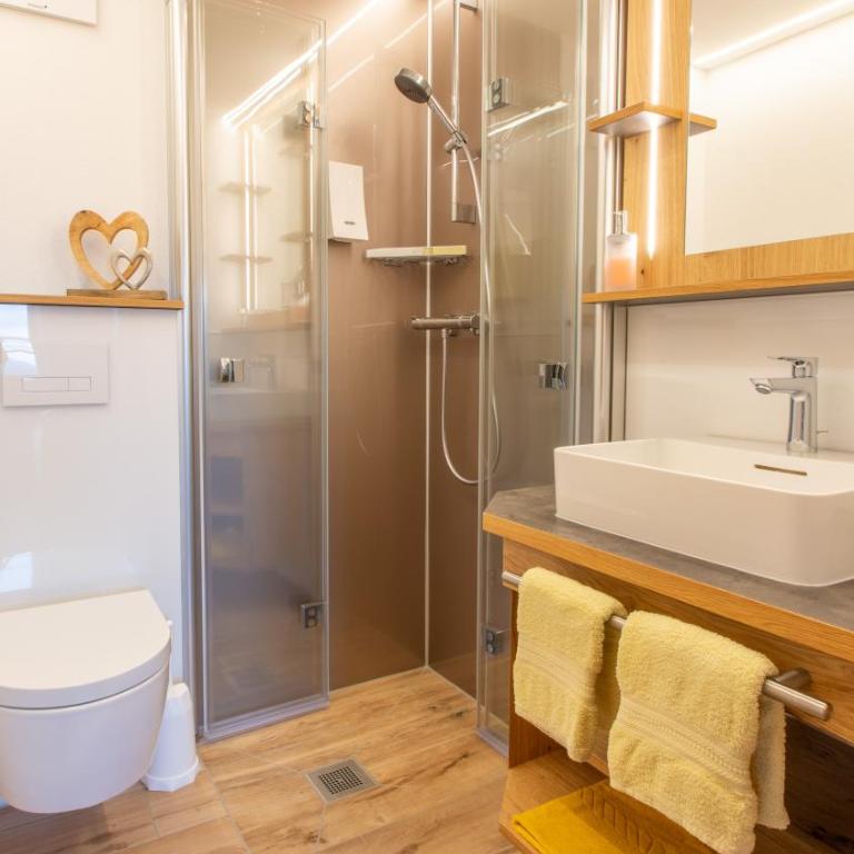 Berggasthof - Pension Lahnerhof - Doppelzimmer mit Balkon - 1