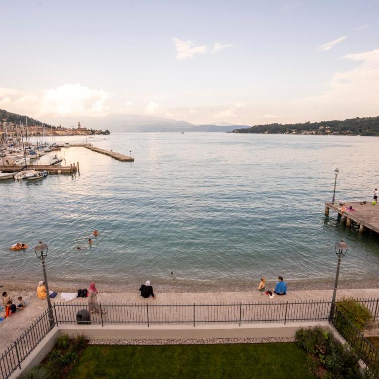 InSalo-Holidays Apartments con vista sul Golfo di Salò - Appartamento con 2 Camere da Letto e Vista Lago - 1