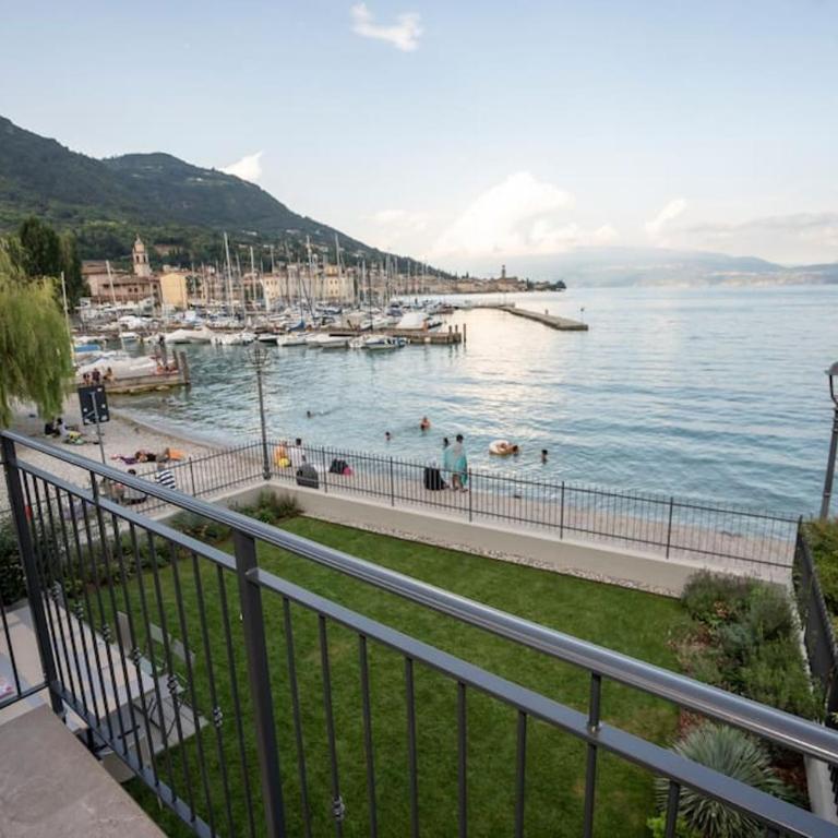 InSalo-Holidays Apartments con vista sul Golfo di Salò - Appartamento con 2 Camere da Letto e Vista Lago - 35
