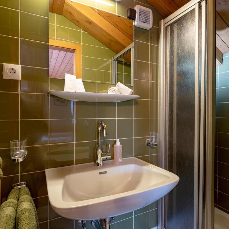 Gästehaus Kopp - Doppelzimmer mit Dusche - 3