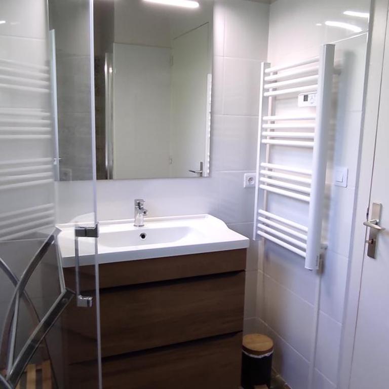 Maison avec jolie vue, 5mn à pied du centre - Maison 3 Chambres - 22