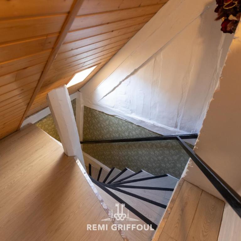 Dolphin view - studio - Cozy nest with a view of the port - Queen Suite - 5
