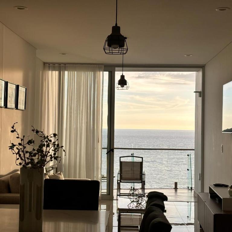 Camino al Mar Apartment with Amazing View of the Ocean, Beach and Swimming Pool - Three-Bedroom Apartment - 3