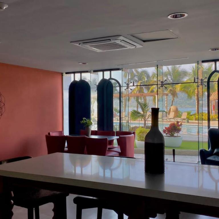 Camino al Mar Apartment with Amazing View of the Ocean, Beach and Swimming Pool - Three-Bedroom Apartment - 28