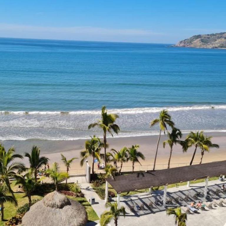 Camino al Mar Apartment with Amazing View of the Ocean, Beach and Swimming Pool - Three-Bedroom Apartment - 31