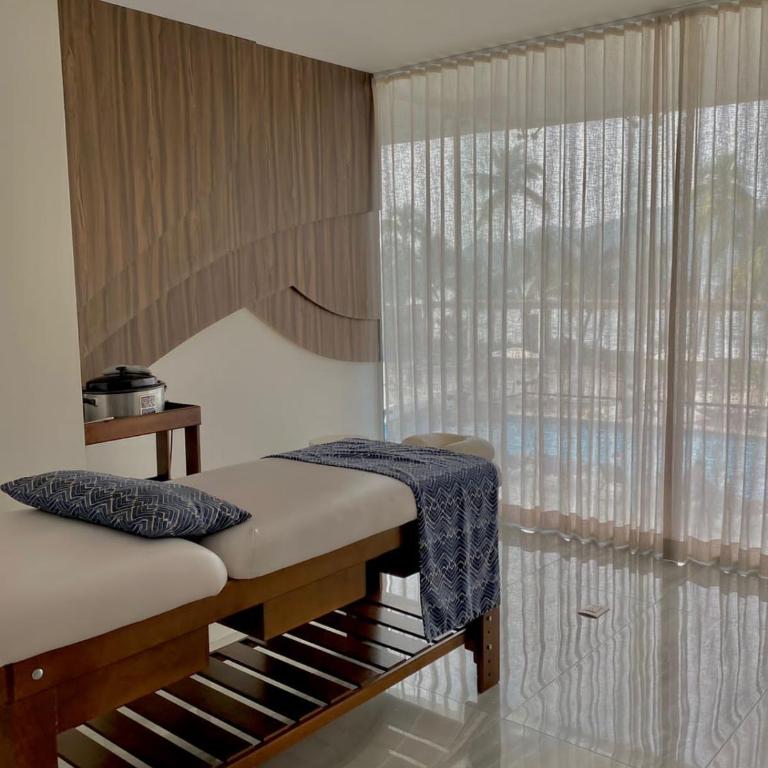 Camino al Mar Apartment with Amazing View of the Ocean, Beach and Swimming Pool - Three-Bedroom Apartment - 32