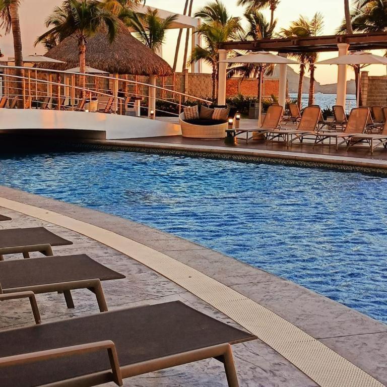Camino al Mar Apartment with Amazing View of the Ocean, Beach and Swimming Pool - Three-Bedroom Apartment - 33