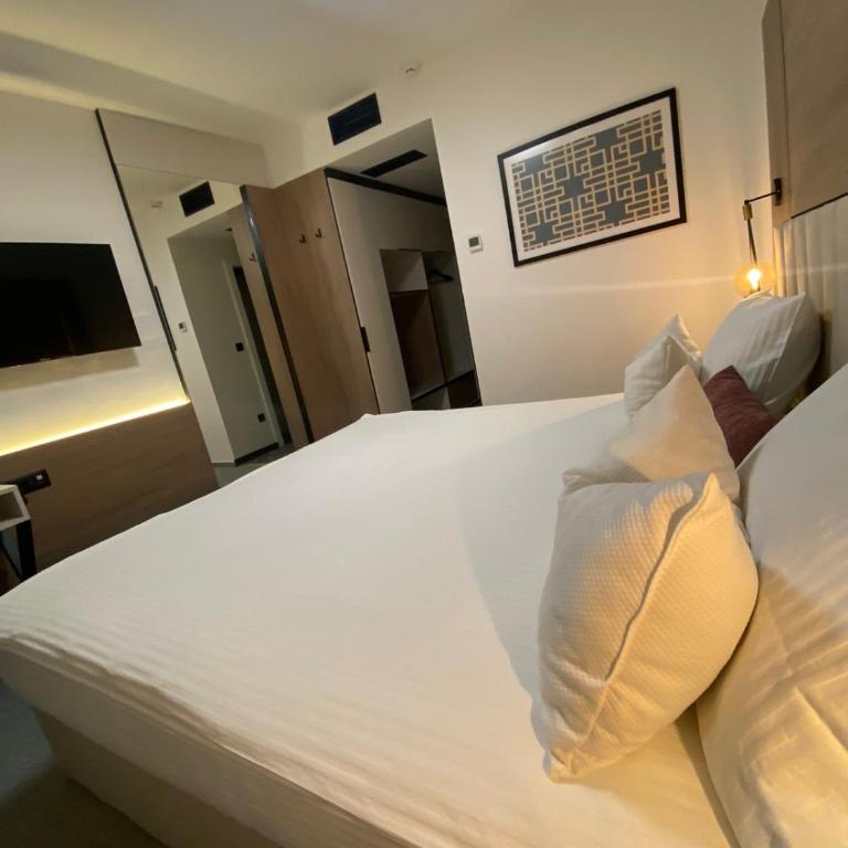 Hotel Grand - Superior Dvokrevetna Soba sa Bračnim Krevetom - 1