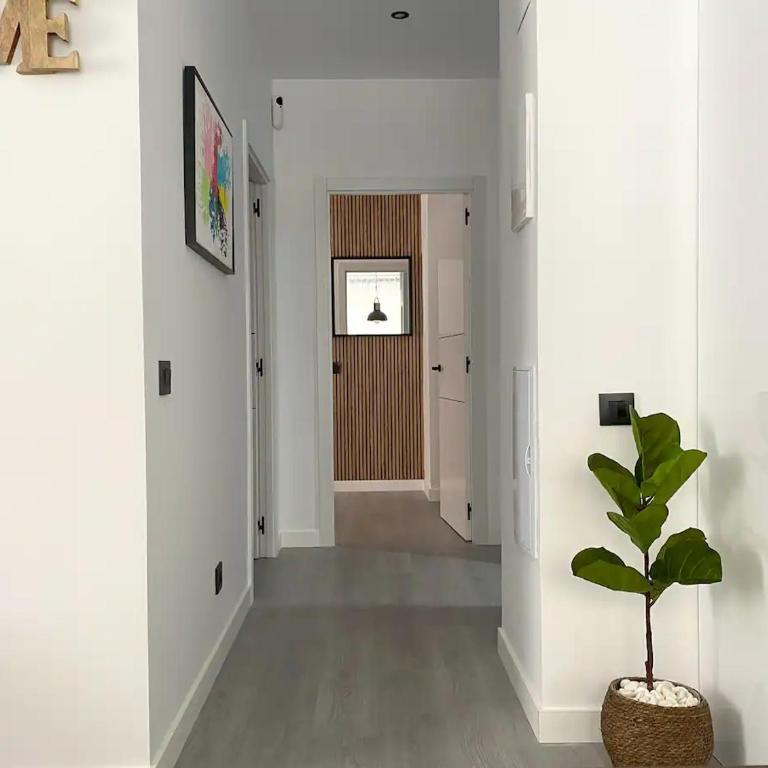 Apartamento reformado, luminoso y cerca del metro - Two-Bedroom Apartment - 2