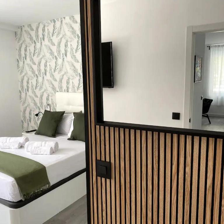 Apartamento reformado, luminoso y cerca del metro - Two-Bedroom Apartment - 8