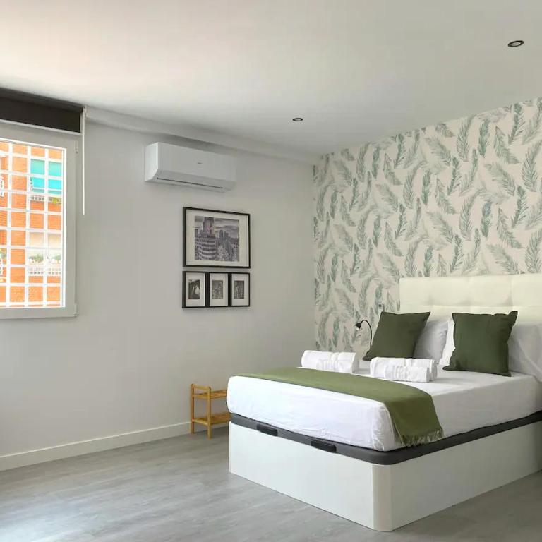 Apartamento reformado, luminoso y cerca del metro - Two-Bedroom Apartment - 10