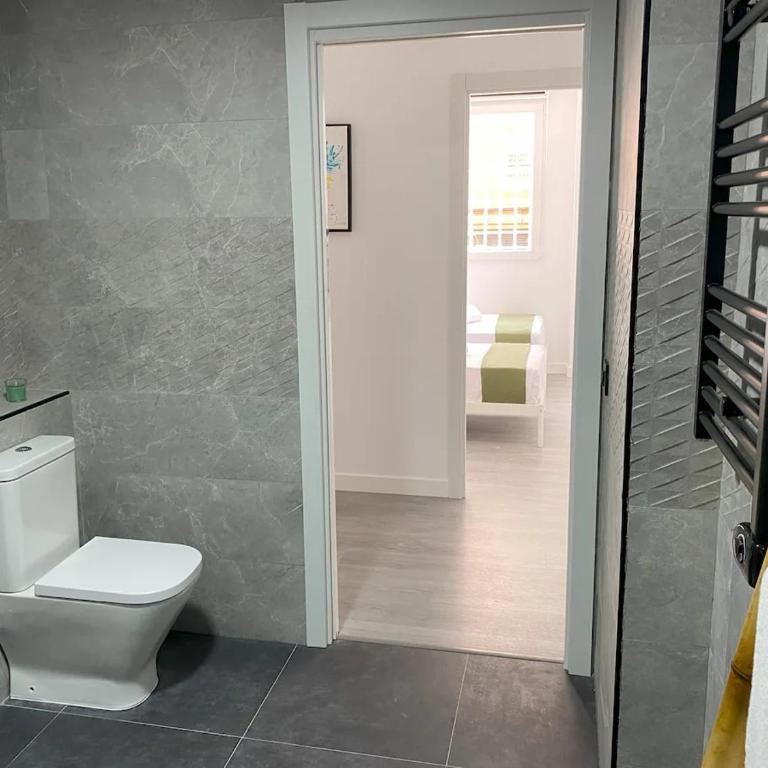 Apartamento reformado, luminoso y cerca del metro - Two-Bedroom Apartment - 15