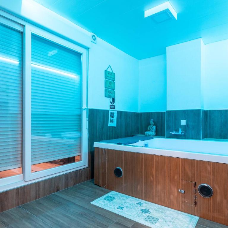 Lujo a tu alcance con spa y garaje, pleno centro - Apartamento de 2 dormitorios - 43