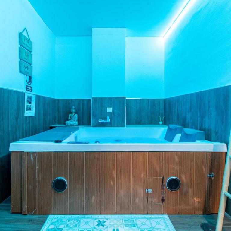 Lujo a tu alcance con spa y garaje, pleno centro - Apartamento de 2 dormitorios - 49