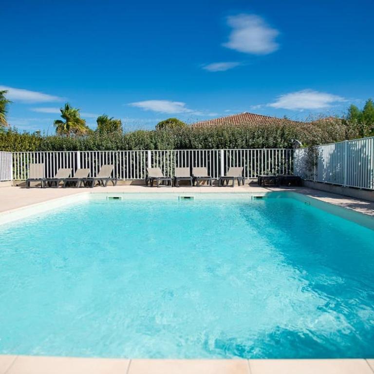 "Le Cocon Bleu" Résidence avec Piscine au Coeur du Brusc - One-Bedroom Apartment - 14