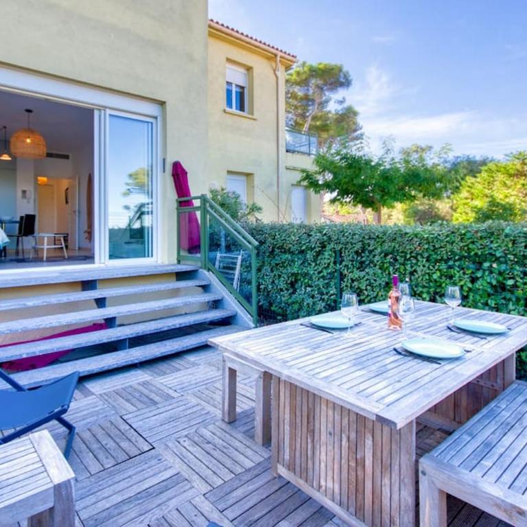 "Le Cocon Bleu" Résidence avec Piscine au Coeur du Brusc - One-Bedroom Apartment - 55