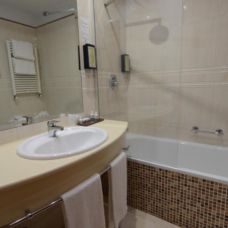 Hotel The Brand - Camera Tripla Standard - 3