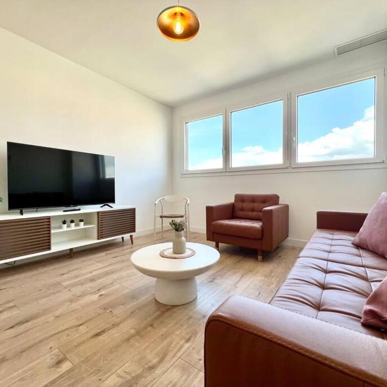 Skyline VII Pool & Coworking by ELE Apartments - Apartamento de 3 dormitorios Premium - 1