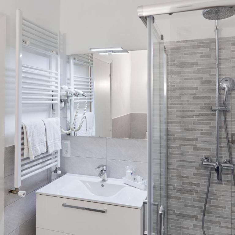 Hôtel Alexandra - Chambre Double ou Lits Jumeaux Supérieure - 11