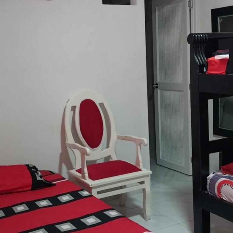 LA MEDELLIN HOSTAL - Habitación Familiar - 4
