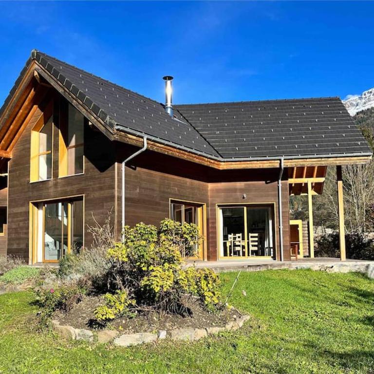 Maison Blanche, Impressive Chalet, Allemond, Bike, Ski, Hike - Maison de Vacances - 1