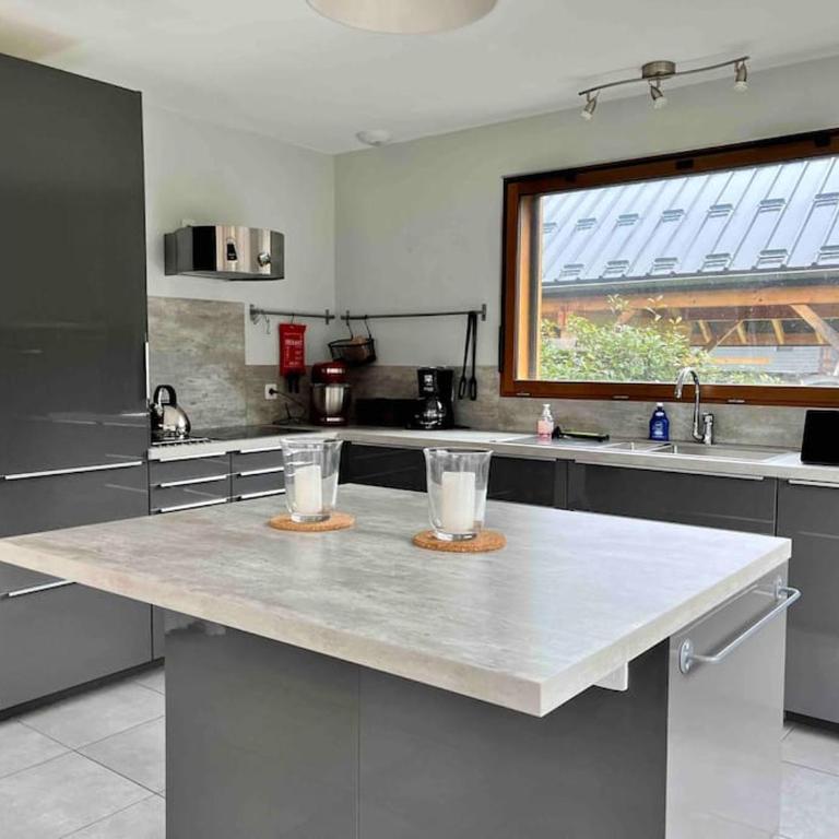 Maison Blanche, Impressive Chalet, Allemond, Bike, Ski, Hike - Maison de Vacances - 5