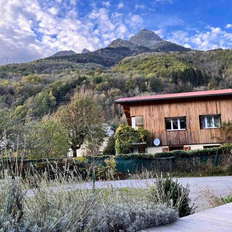 Maison Blanche, Impressive Chalet, Allemond, Bike, Ski, Hike - Maison de Vacances - 51