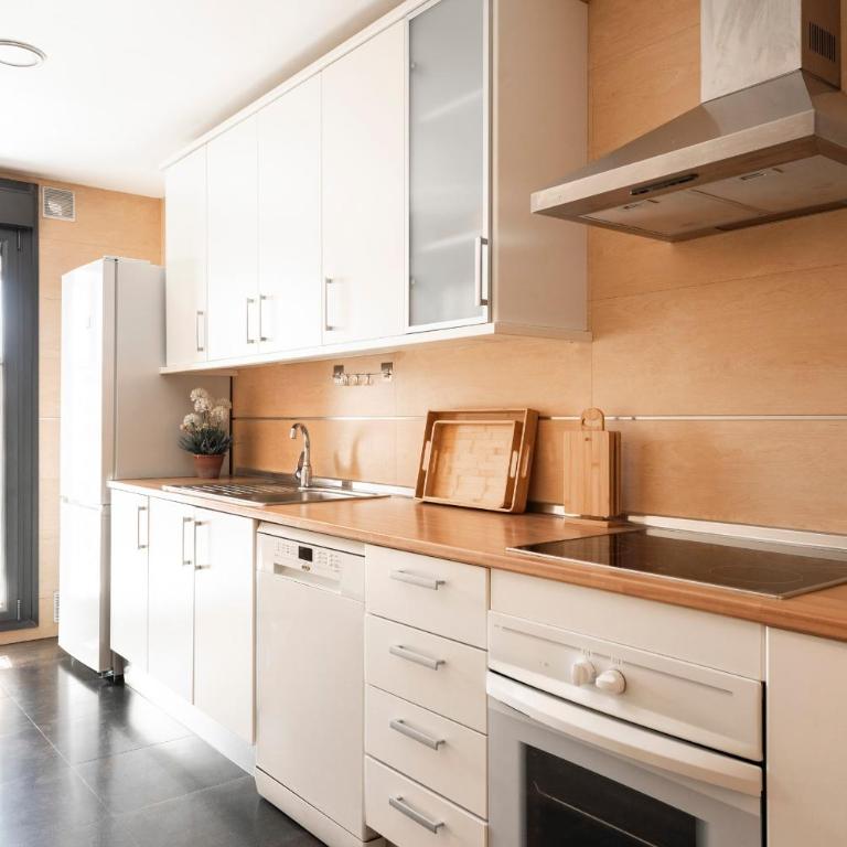 Emir Ático SOL Y NIEVE - Three-Bedroom Apartment - 43