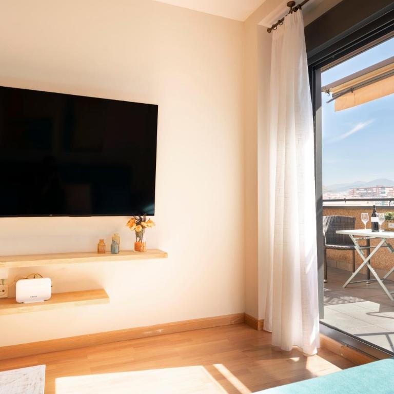 Emir Ático SOL Y NIEVE - Three-Bedroom Apartment - 4
