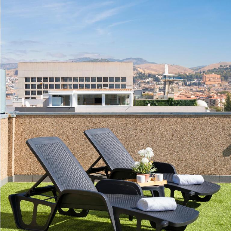 Emir Ático SOL Y NIEVE - Three-Bedroom Apartment - 55