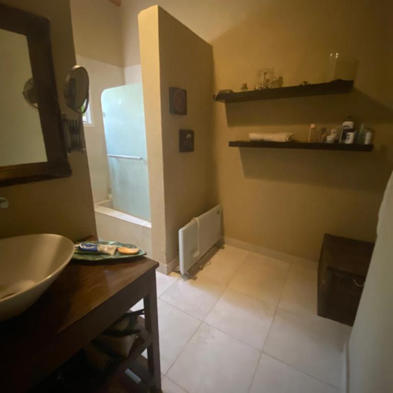 Linda casa a metros del río Paraná con pileta - Casa de 2 dormitorios - 28