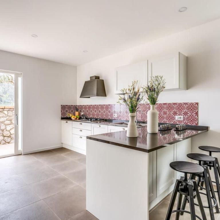 Villa Mediterranea with Heated Pool, Walking Distance from Town by Feeling Italy - Villa with Sea View - 49