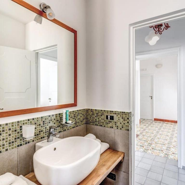 Villa Dafne Gulf Views Pool and Guest Services by Feeling Italy - Villa - 14