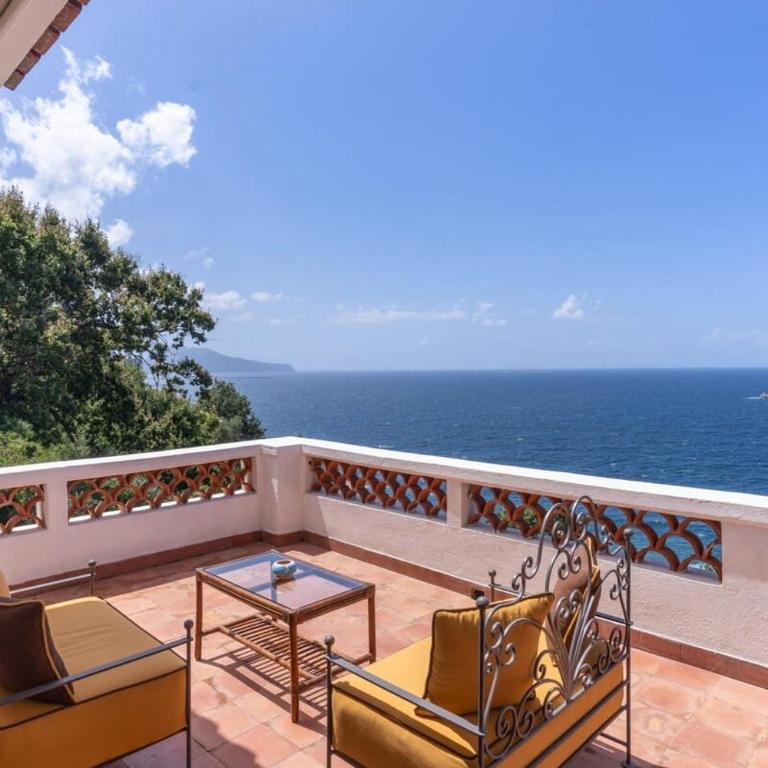 Villa Dafne Gulf Views Pool and Guest Services by Feeling Italy - Villa - 17
