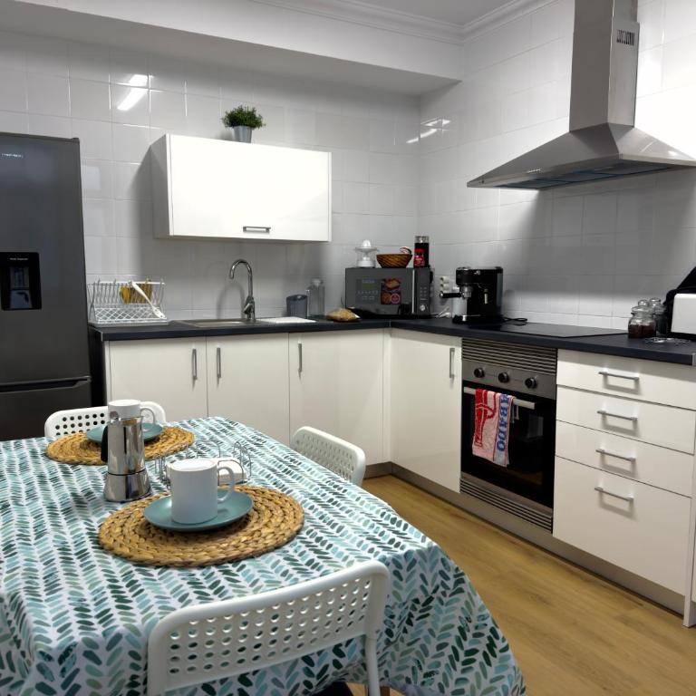 La Perla de Las Canteras - Three-Bedroom Apartment - 12
