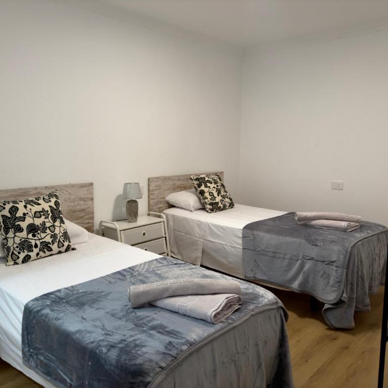 La Perla de Las Canteras - Three-Bedroom Apartment - 23