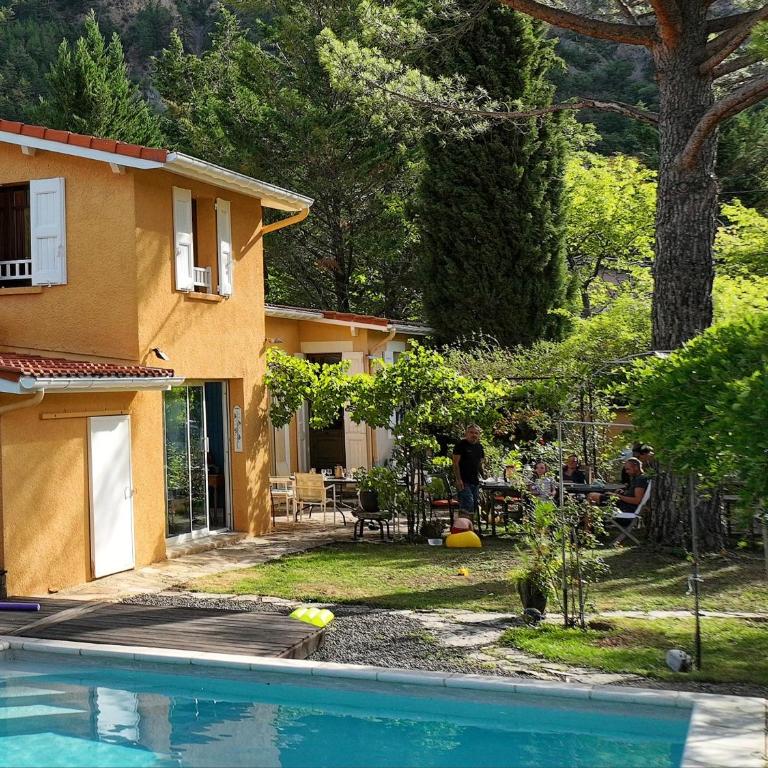 Chambres d'Hôtes - Le Pin des Arches - Habitación Doble con patio - 1