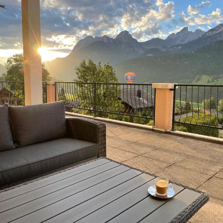 Large 3 bed apartment with mountain views, pool and gym - Three-Bedroom Apartment with Mountain View - 6