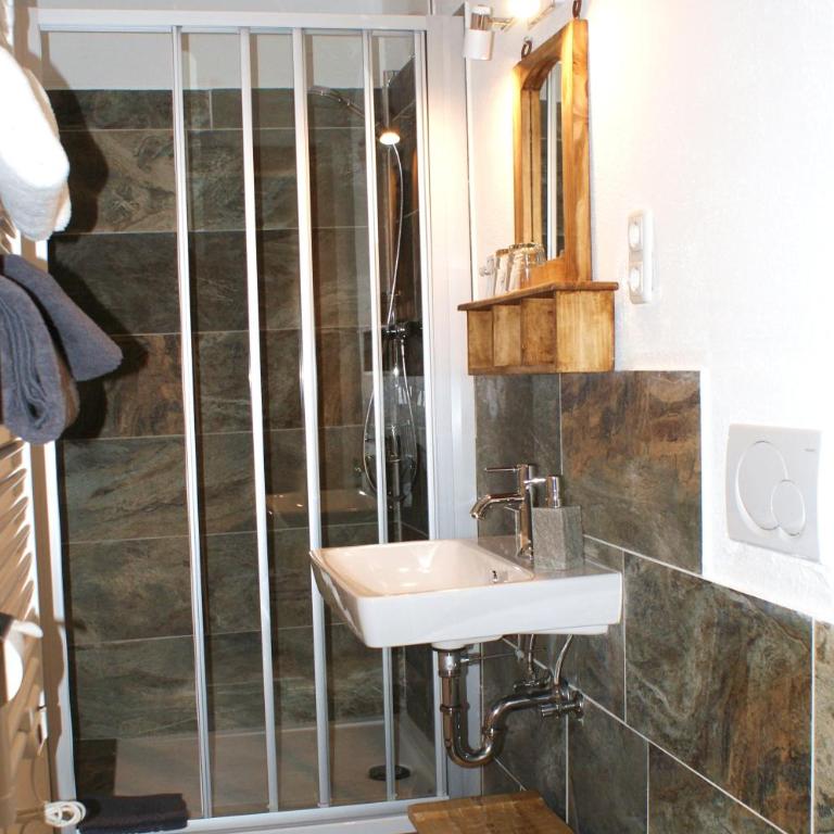 Haus Ditzer - Villa Theresia - Doppelzimmer mit Balkon - 5
