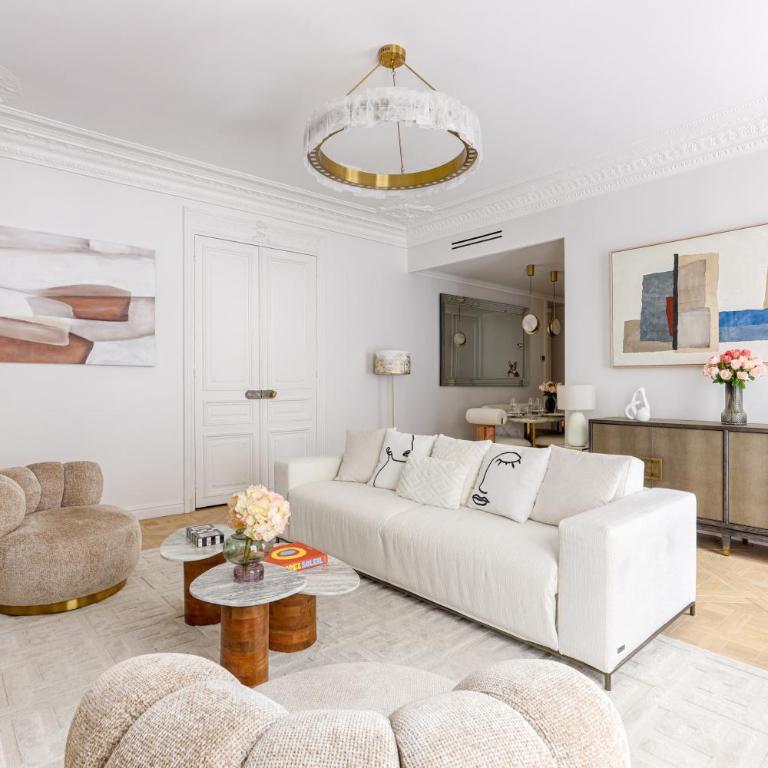 Elegant Luxury Apartment for 6 on Champs-Élysées - Two-Bedroom Apartment - 4