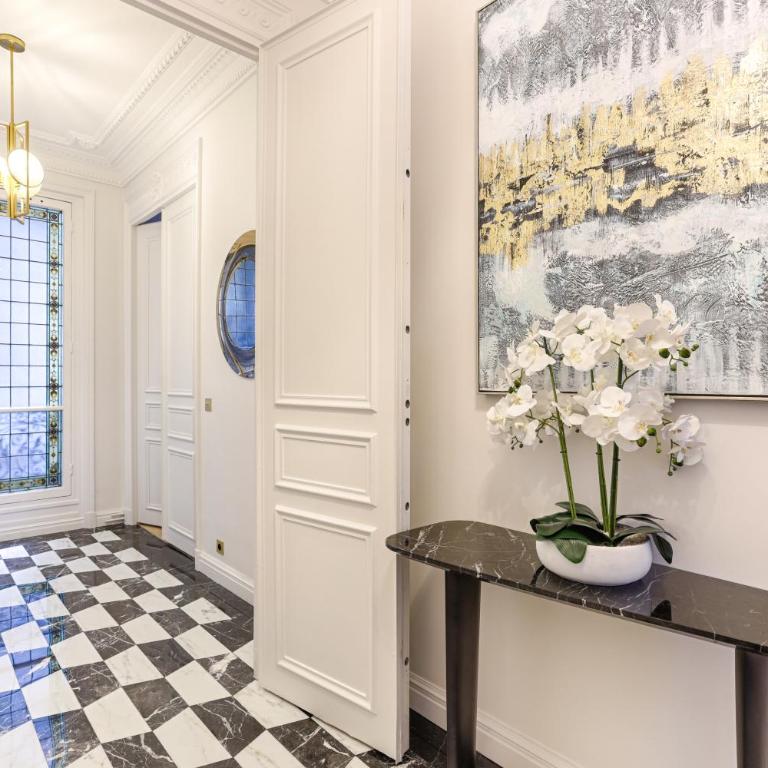 Elegant Luxury Apartment for 6 on Champs-Élysées - Two-Bedroom Apartment - 14