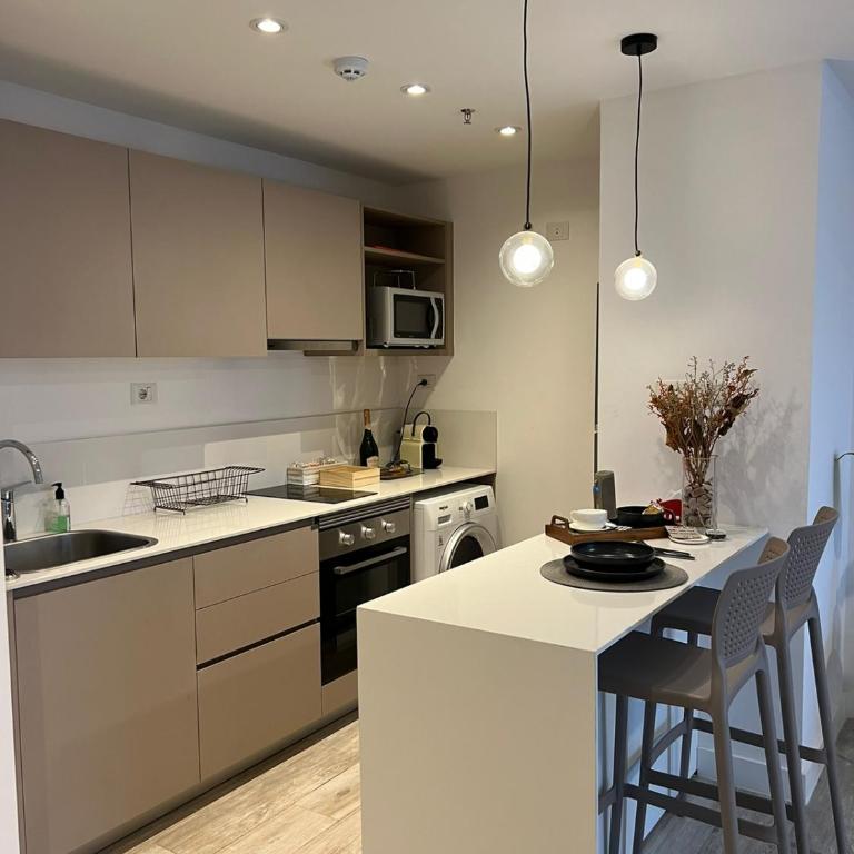 Depa con gym y piscina cerca del Paseo La Galería - Apartamento de 1 dormitorio - 5