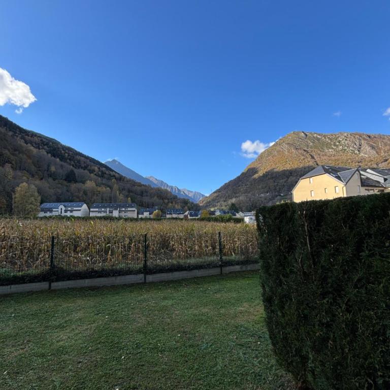 HOUNTANET appart 5 personnes vue montagne avec jardin - One-Bedroom Apartment - 4