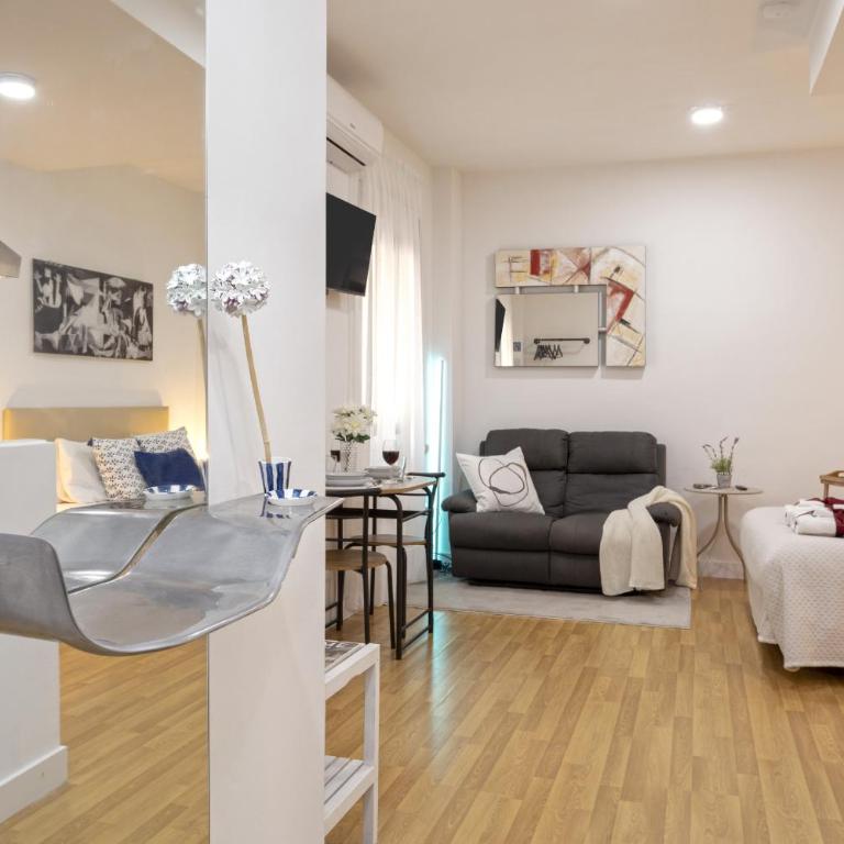 -MalagaSunApts-Estudio Picasso Capuchinos - Estudio - 1