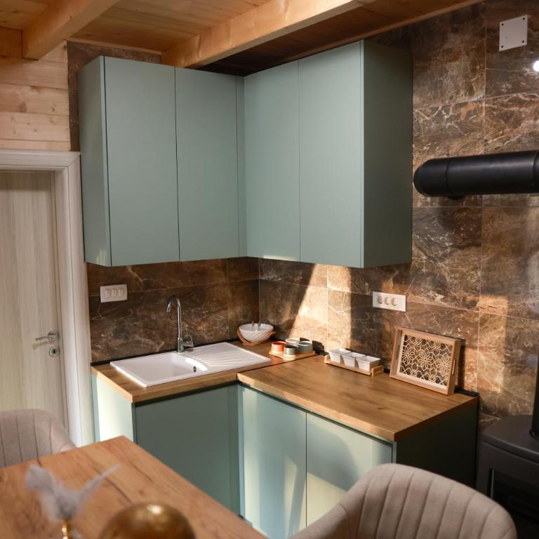 Wild Lodges - Two-Bedroom House - 3