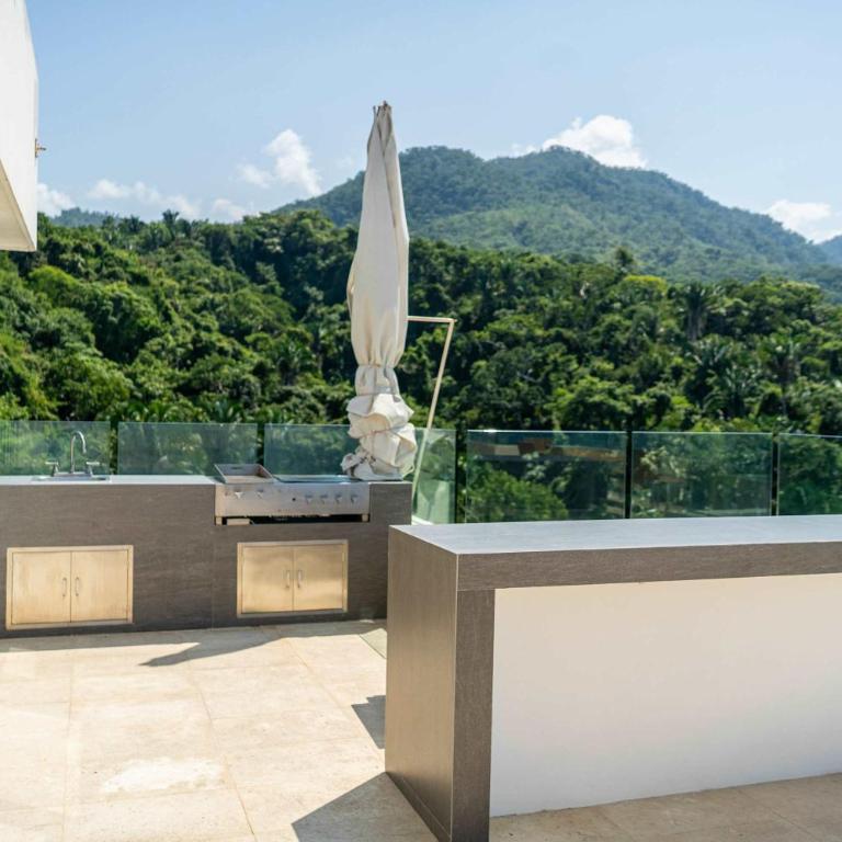 Full Floor Beachfront Luxury Apartment - Apartamento - 61