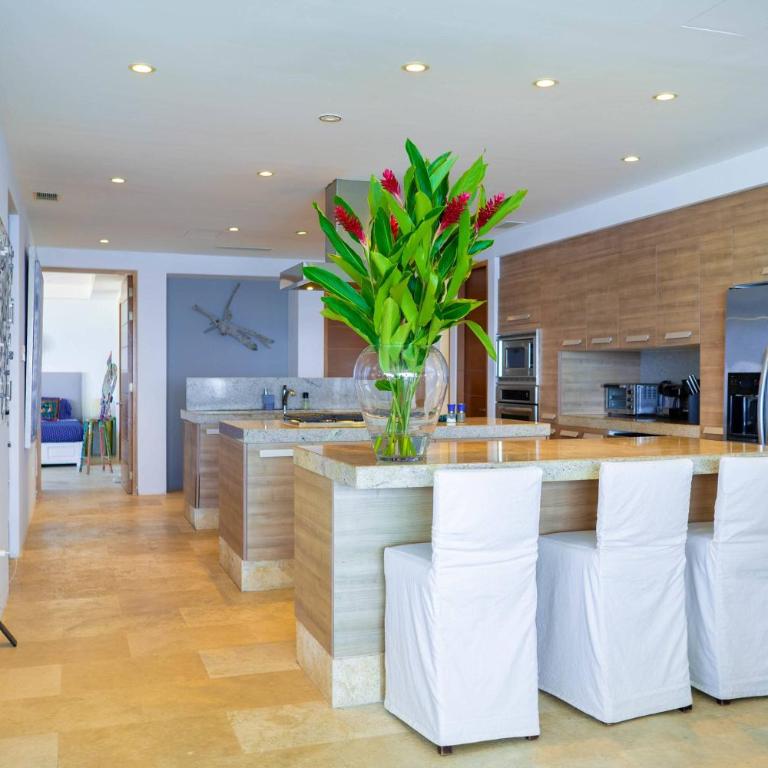 Full Floor Beachfront Luxury Apartment - Apartamento - 19