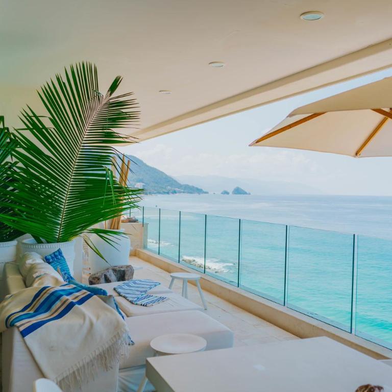Full Floor Beachfront Luxury Apartment - Apartamento - 3