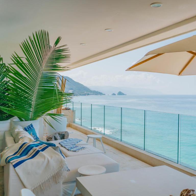 Full Floor Beachfront Luxury Apartment - Apartamento - 4