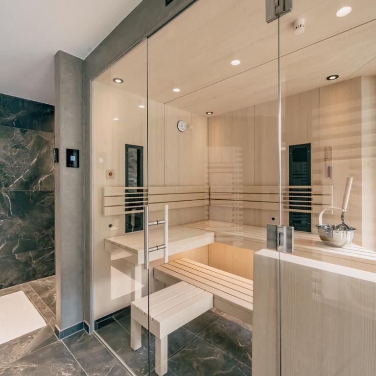 Gourmet & Wine Hotel Austria - 4 Sterne superior - Ski in Ski out - Suite mit Sauna - 6